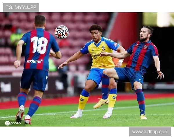 南安普顿俱乐部宣布新赛季阵容调整 多名年轻球员崭露头角增强实力 南安普顿俱乐部宣布新赛季阵容调整 多名年轻球员崭露头角增强实力