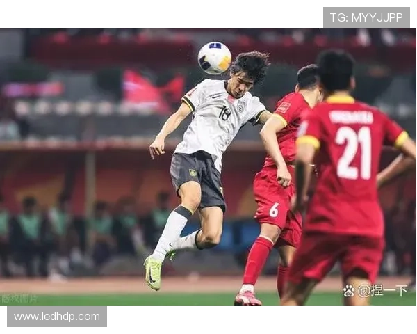 国足新星闪耀亚洲赛场中国队逆转夺冠展现顽强拼搏精神 国足新星闪耀亚洲赛场中国队逆转夺冠展现顽强拼搏精神