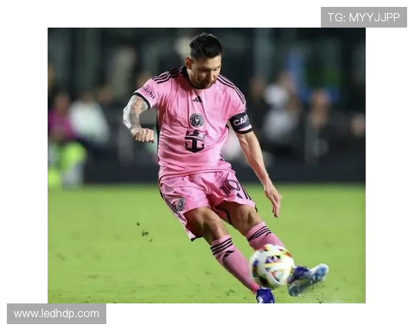 梅西重返巴萨传闻引发热议 球迷期待与年轻天才共同征战欧洲赛场 梅西重返巴萨传闻引发热议 球迷期待与年轻天才共同征战欧洲赛场