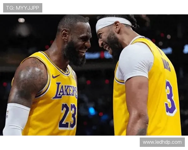 湖人队新赛季阵容调整引热议 詹姆斯与浓眉携手迎接挑战