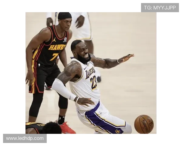 詹姆斯因脚踝伤势缺席比赛 湖人三连败困境加剧季后赛前景堪忧