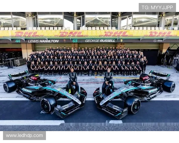 F1赛季最新动态:梅赛德斯车队发布全新赛车设计提升竞争力 F1赛季最新动态:梅赛德斯车队发布全新赛车设计提升竞争力
