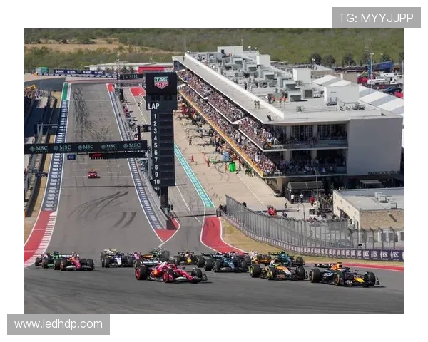 F1赛事最新动态:梅赛德斯车队迎来突破性表现,维斯塔潘连续夺冠引发热议 F1赛事最新动态:梅赛德斯车队迎来突破性表现,维斯塔潘连续夺冠引发热议