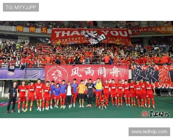 中国足球联赛新赛季揭幕战精彩纷呈 球迷热情高涨期待更多精彩对决