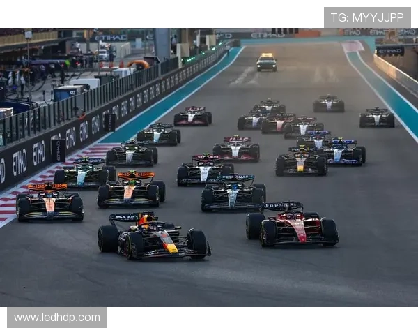 F1车队策略调整引发激烈角逐 新赛季即将迎来更多惊喜与挑战