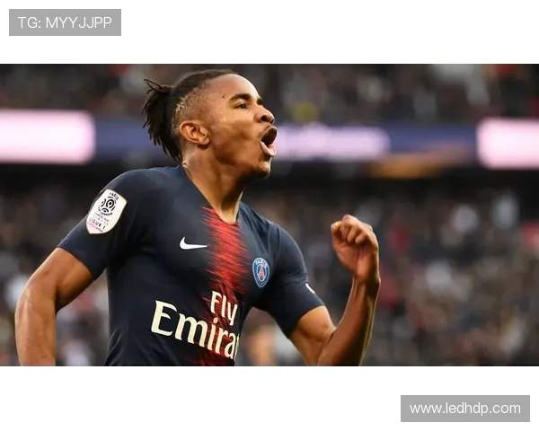 巴黎圣日耳曼新赛季引援布局与球队未来发展动向解析全面观察前景