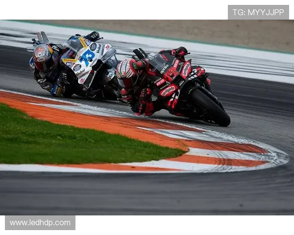 摩托车大奖赛最新动态 本赛季冠军争夺战愈加激烈 赛程安排与车手表现分析