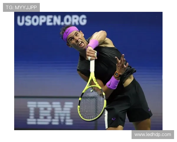 网球赛场再现经典对决 纳达尔强势逆袭晋级四强